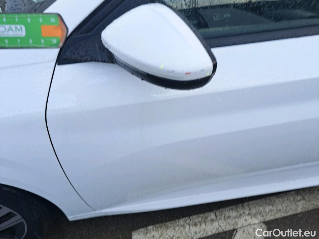  Peugeot  208 PEUGEOT  / 2019 / 5P / berlina con portón PureTech 73kW (100CV) EAT8 Allure Pack #30