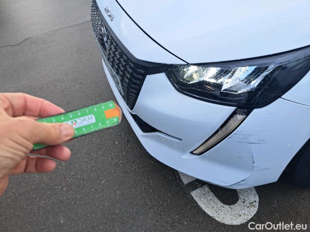  Peugeot  208 PEUGEOT  / 2019 / 5P / berlina con portón PureTech 73kW (100CV) EAT8 Allure Pack #24