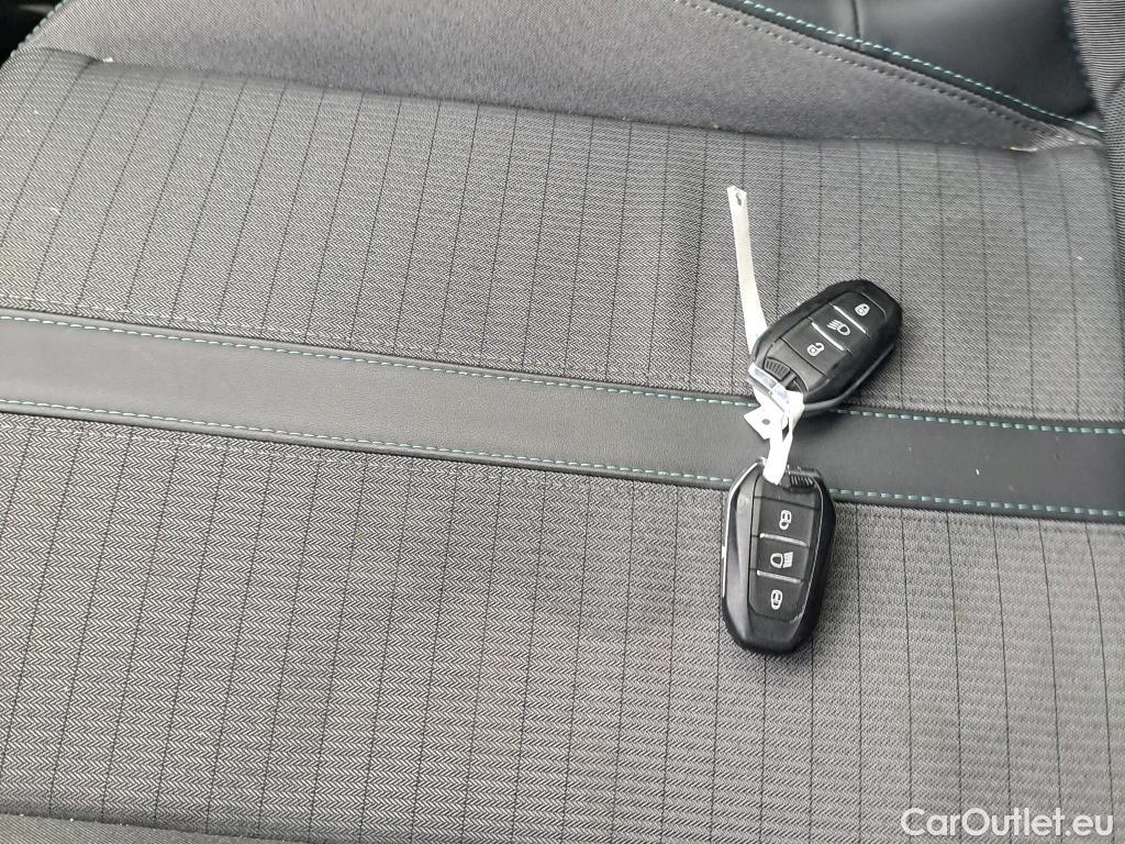  Peugeot  208 PEUGEOT  / 2019 / 5P / berlina con portón PureTech 73kW (100CV) EAT8 Allure Pack #22