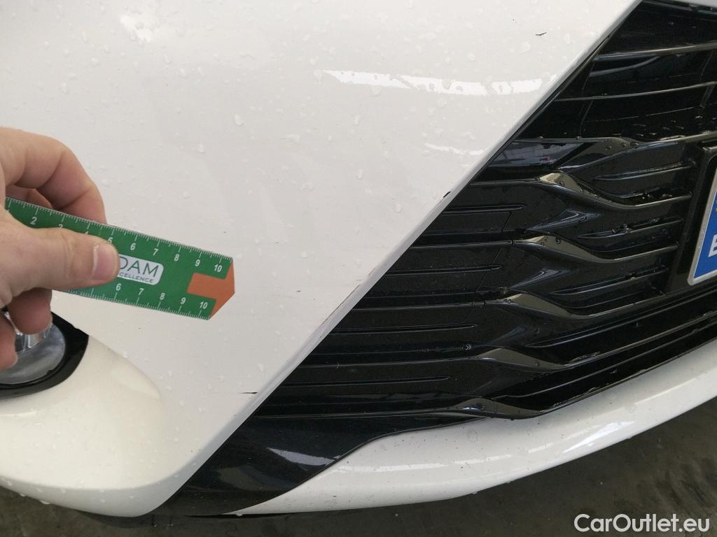  Toyota  Yaris TOYOTA  / 2017 / 5P / berlina con portón 1.5 100H Active #12