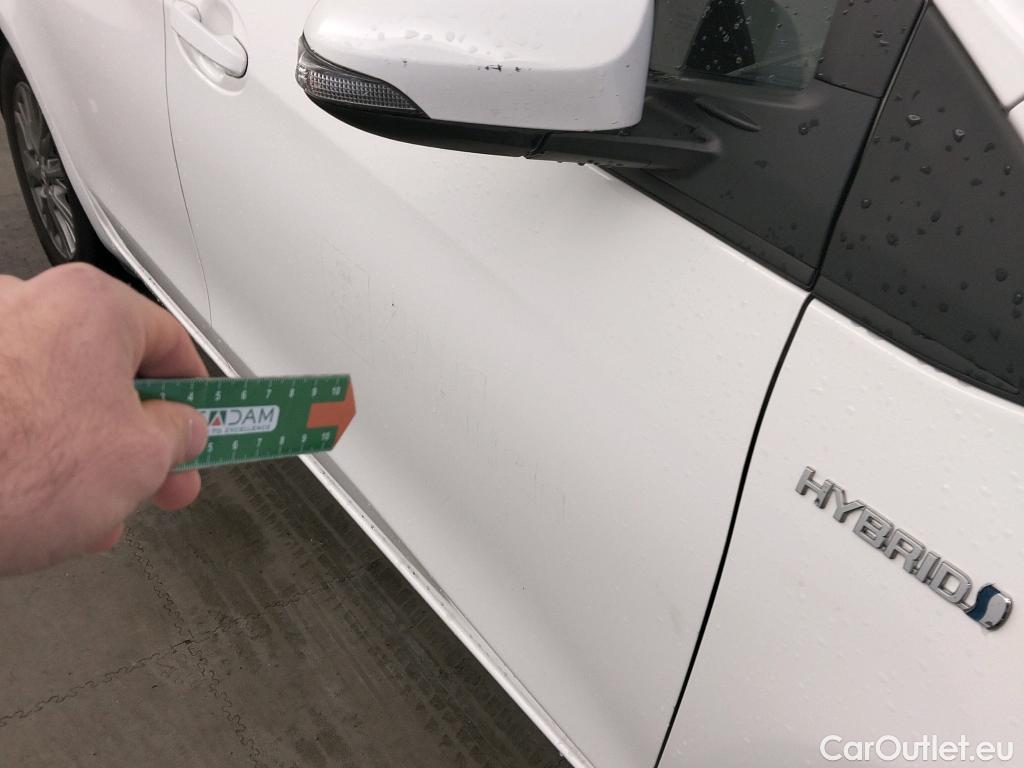  Toyota  Yaris TOYOTA  / 2017 / 5P / berlina con portón 1.5 100H Active #10