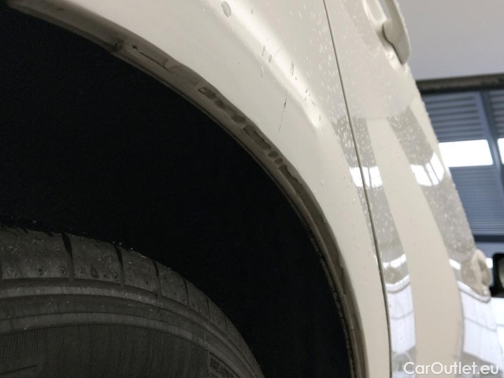  Toyota  Yaris TOYOTA  / 2017 / 5P / berlina con portón 1.5 100H Active #1