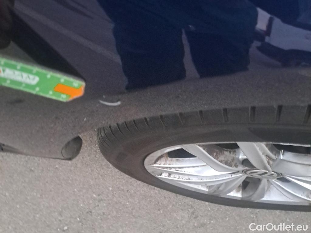  Volkswagen  Golf  VOLKSWAGEN / 2016 / 5P / berlina con portón Advance 1.6 TDI 85kW (115CV) DSG #25