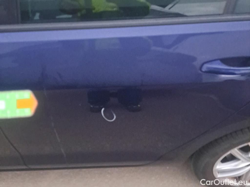  Volkswagen  Golf  VOLKSWAGEN / 2016 / 5P / berlina con portón Advance 1.6 TDI 85kW (115CV) DSG #16