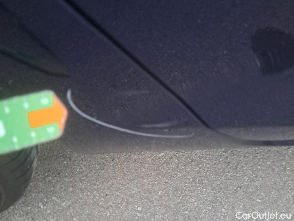  Volkswagen  Golf  VOLKSWAGEN / 2016 / 5P / berlina con portón Advance 1.6 TDI 85kW (115CV) DSG #27