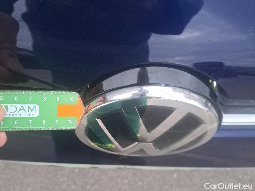  Volkswagen  Golf  VOLKSWAGEN / 2016 / 5P / berlina con portón Advance 1.6 TDI 85kW (115CV) DSG #9