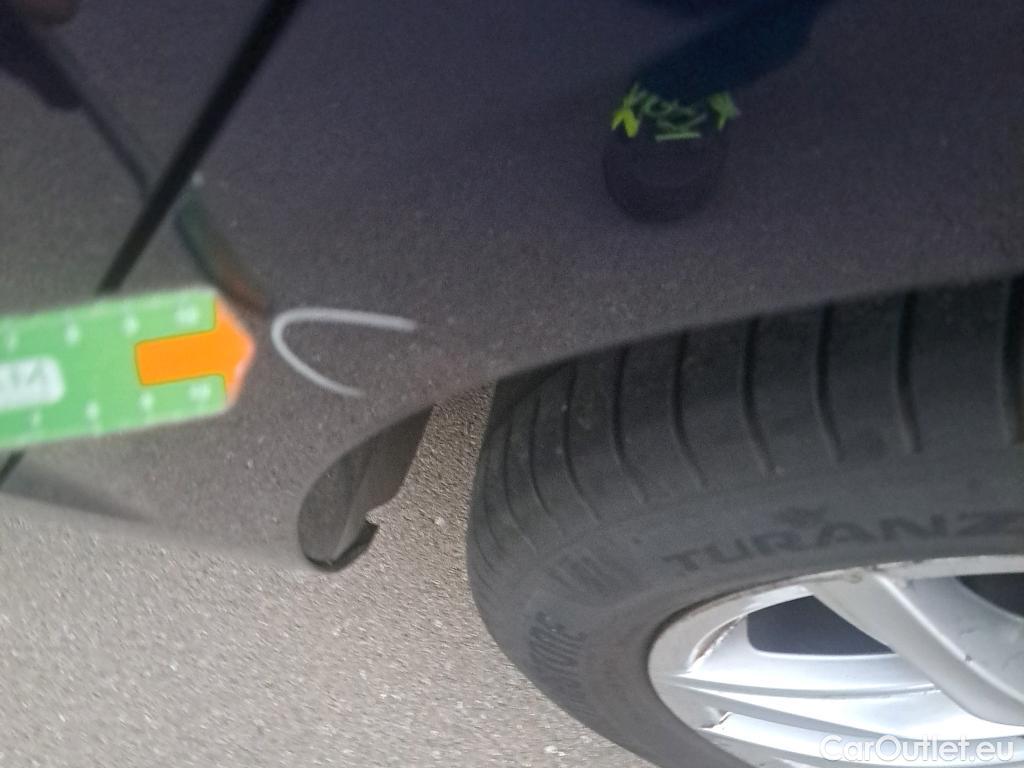  Volkswagen  Golf  VOLKSWAGEN / 2016 / 5P / berlina con portón Advance 1.6 TDI 85kW (115CV) DSG #23