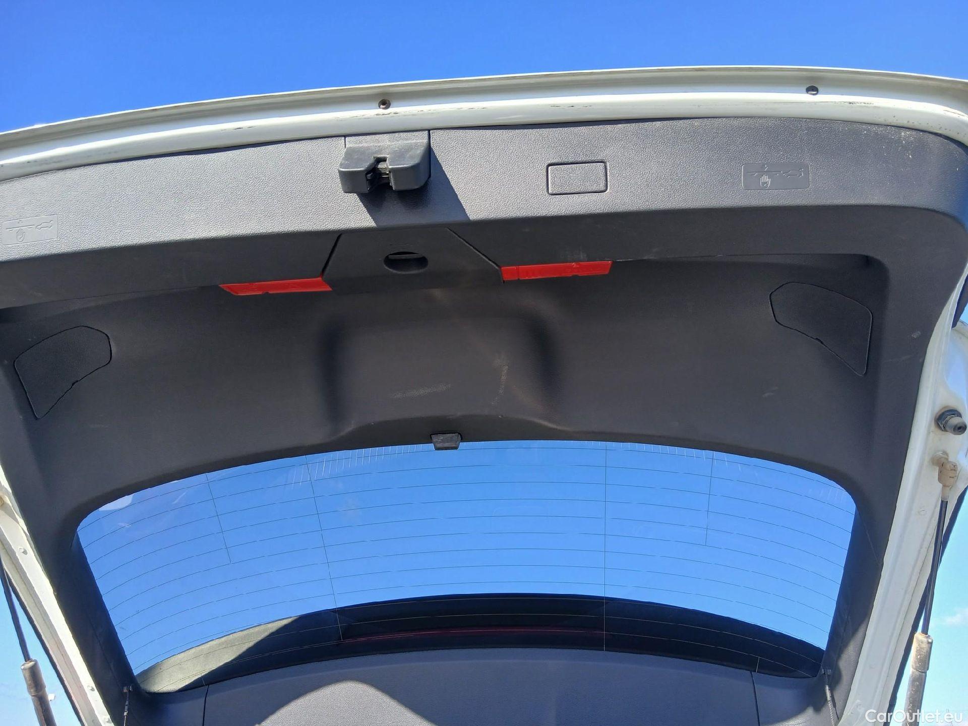  Volkswagen  T-ROC VOLKSWAGEN  / 2017 / 5P / todoterreno Advance 2.0 TDI 85kW (115CV) #24