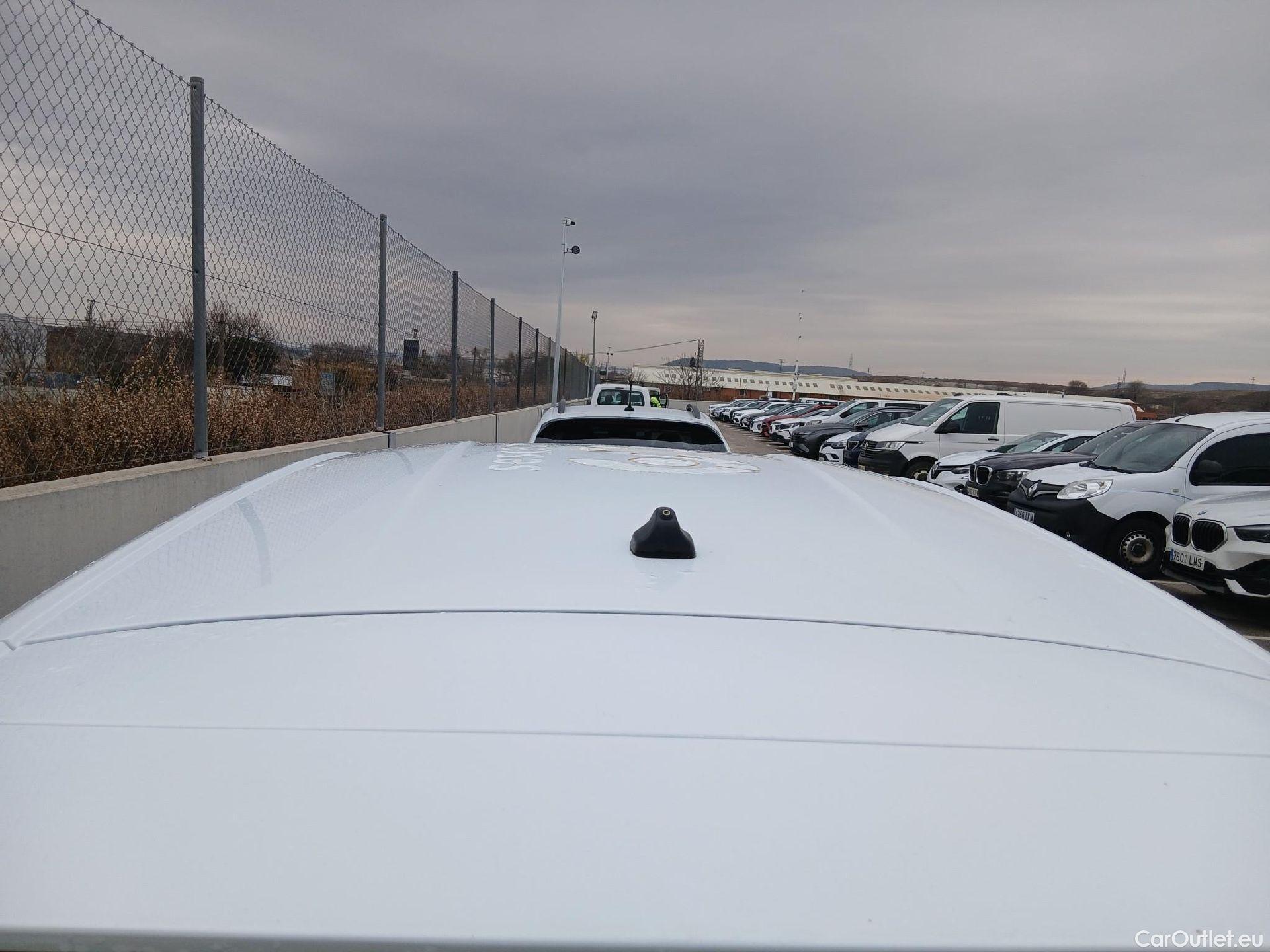  Ford  Fiesta FORD  / 2017 / 5P / berlina con portón 1.1 Ti-VCT 63kW Trend+ 5p #3