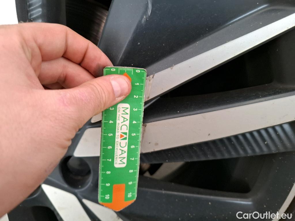  Peugeot  3008 PEUGEOT  / 2020 / 5P / SUV BlueHDi 130 S&S EAT8 GT Pack #18