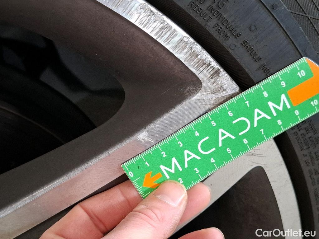  Mercedes  GLA MERCEDES-BENZ Classe  / 2017 / 5P / SUV  180 Fascination BVA7 #4