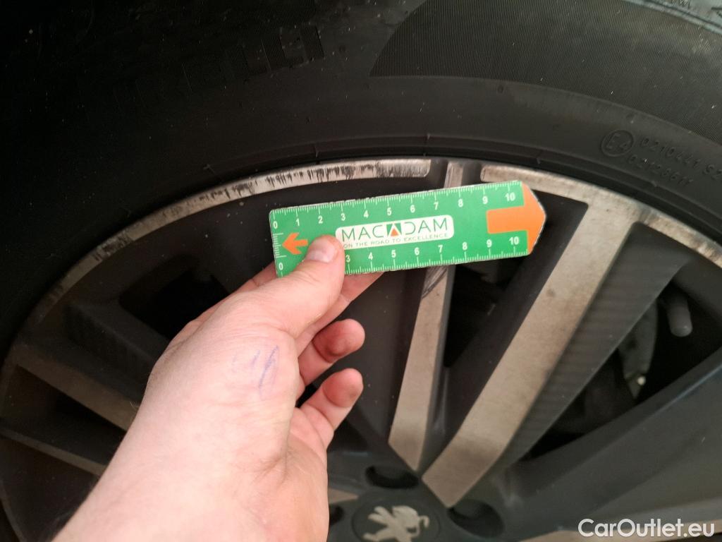  Peugeot  3008 PEUGEOT  / 2020 / 5P / SUV BlueHDi 130 S&S EAT8 GT Pack #27