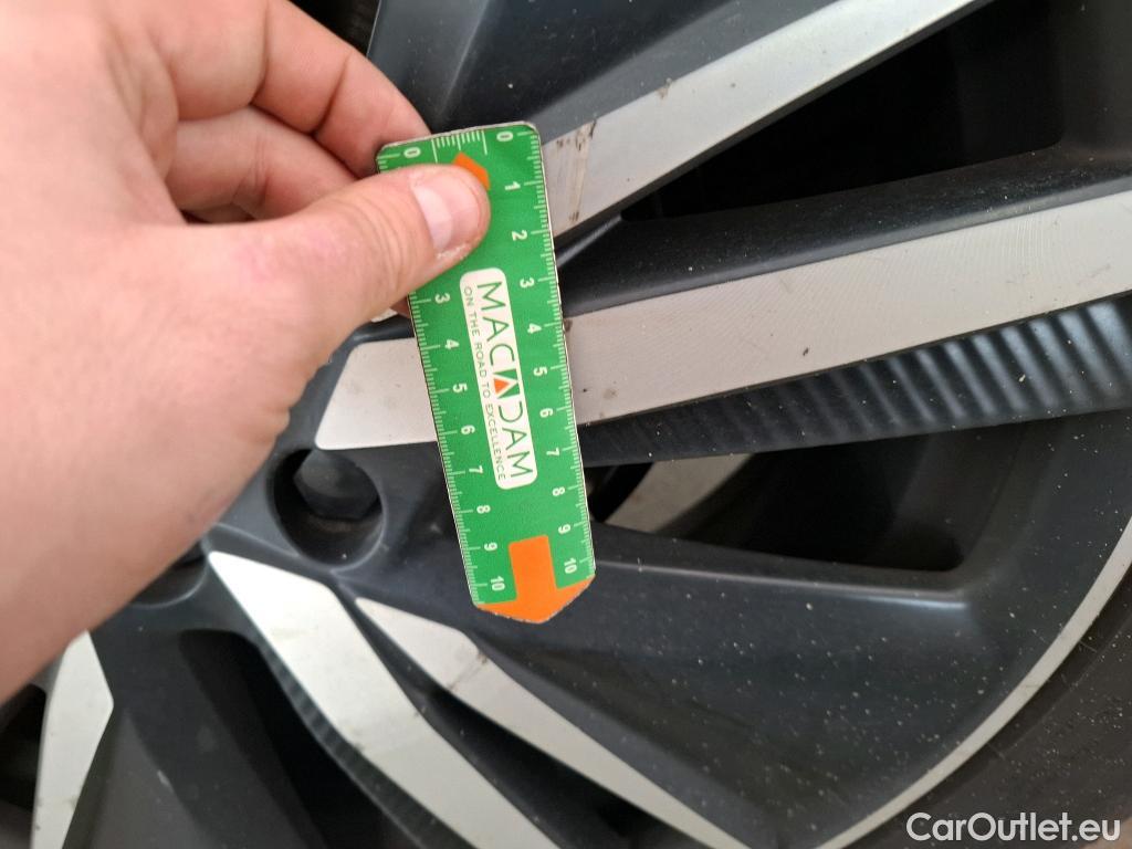  Peugeot  3008 PEUGEOT  / 2020 / 5P / SUV BlueHDi 130 S&S EAT8 GT Pack #20