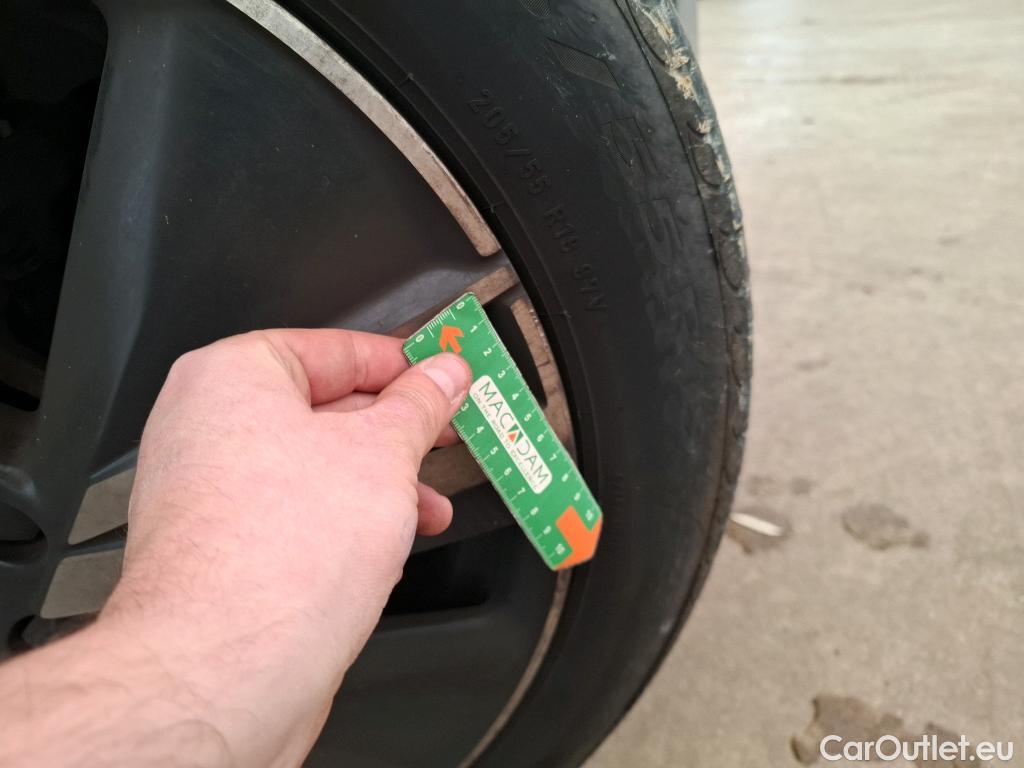  Peugeot  3008 PEUGEOT  / 2020 / 5P / SUV BlueHDi 130 S&S EAT8 GT Pack #28