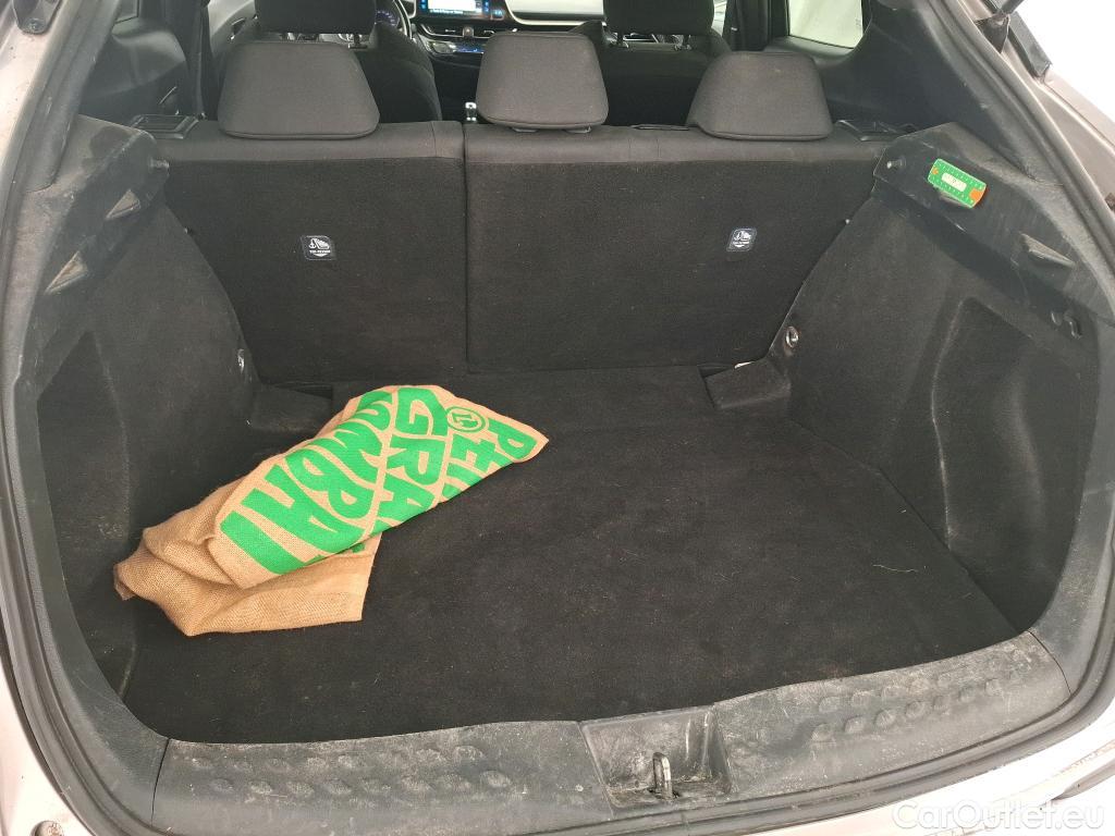  Toyota  C-HR TOYOTA  5p SUV 1.8 HYBRIDE 122 GRAPHIC #3