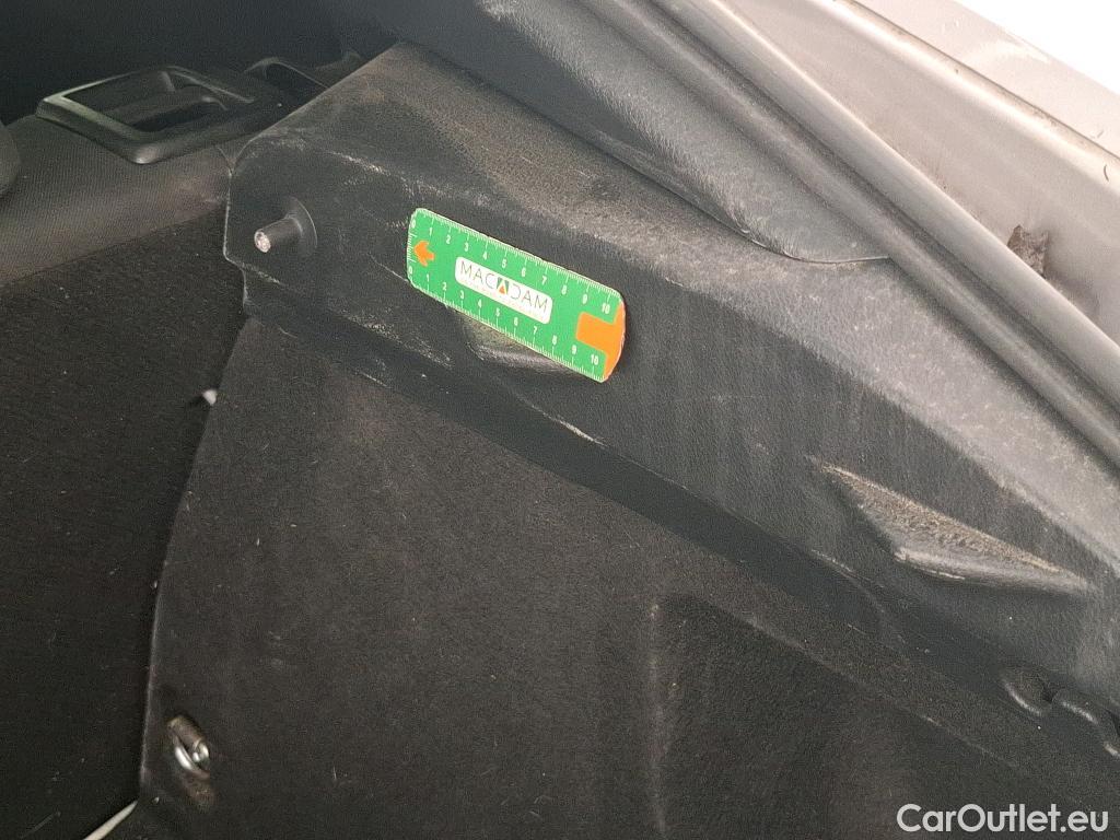  Toyota  C-HR TOYOTA  5p SUV 1.8 HYBRIDE 122 GRAPHIC #4