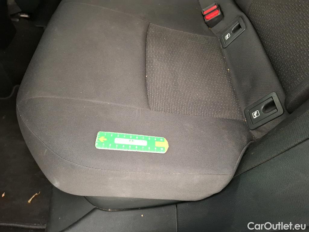  Toyota  C-HR TOYOTA  5p SUV 1.8 HYBRIDE 122 GRAPHIC #32