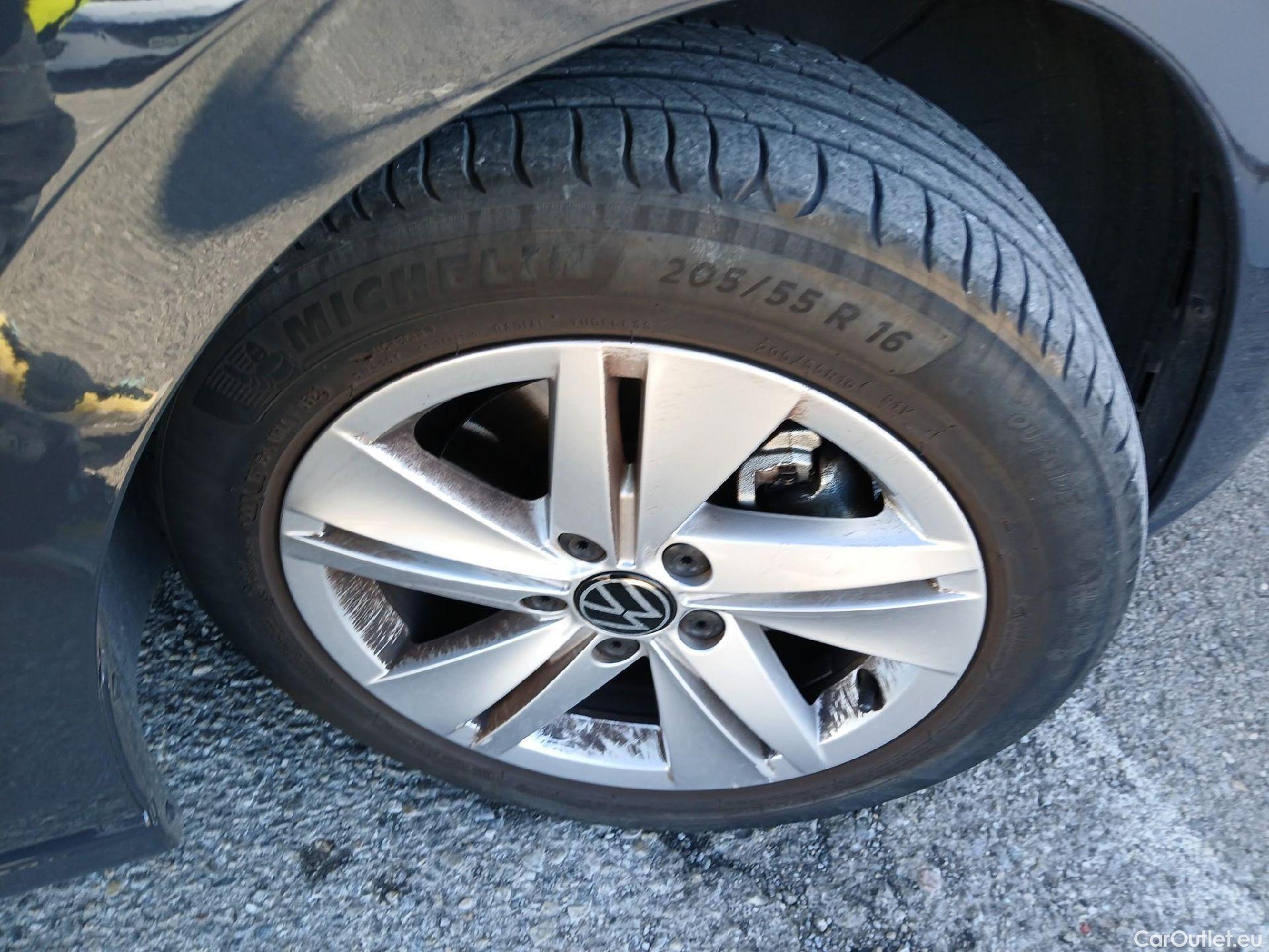  Volkswagen  Golf  VOLKSWAGEN / 2020 / 5P / berlina con portón Life 1.0 eTSI 81kW (110CV) DSG #23