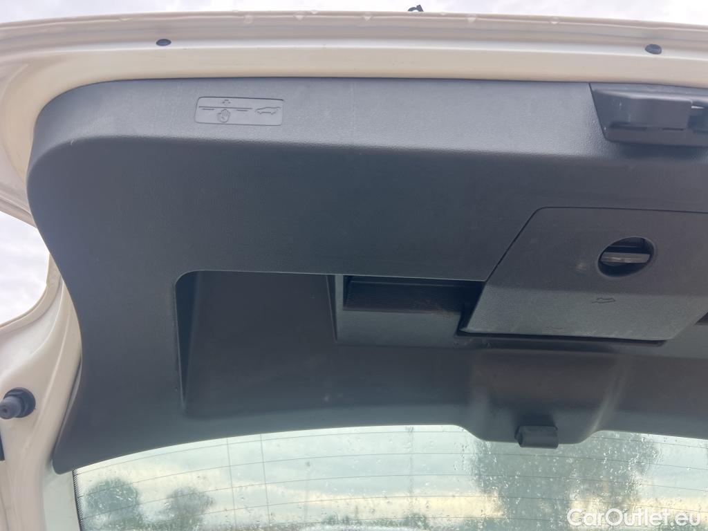  Volkswagen  Polo VOLKSWAGEN  / 2017 / 5P / berlina con portón Advance 1.0 TSI 70kW (95CV) #9