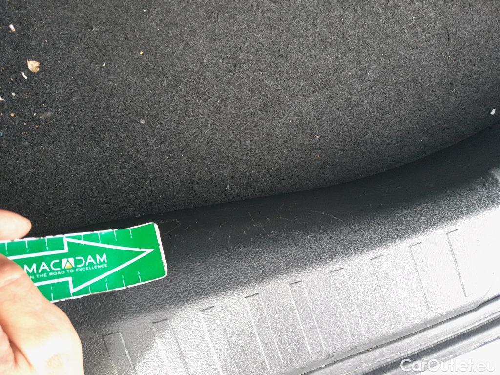  Nissan  Micra NISSAN  / 2017 / 5P / berlina con portón IG-T 74 kW (100 CV) E6D Visia+ #37