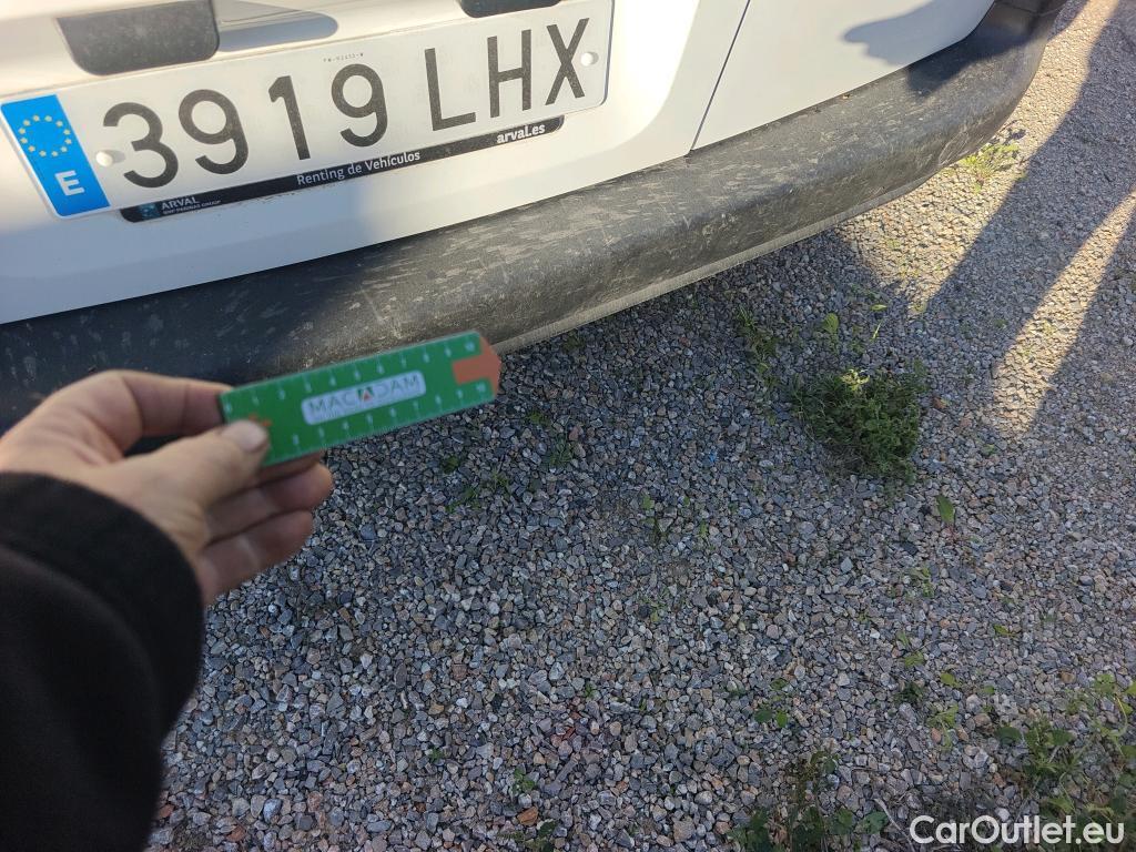  Citroen  Berlingo CITROEN  / 2018 / 4P / combi Talla M BlueHDi 100 S&S LIVE (AC) #21