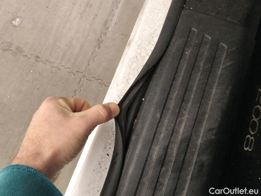  Peugeot  2008 PEUGEOT  / 2019 / 5P / todoterreno Allure Pack BlueHDI 81kW (110CV) (AC) #10