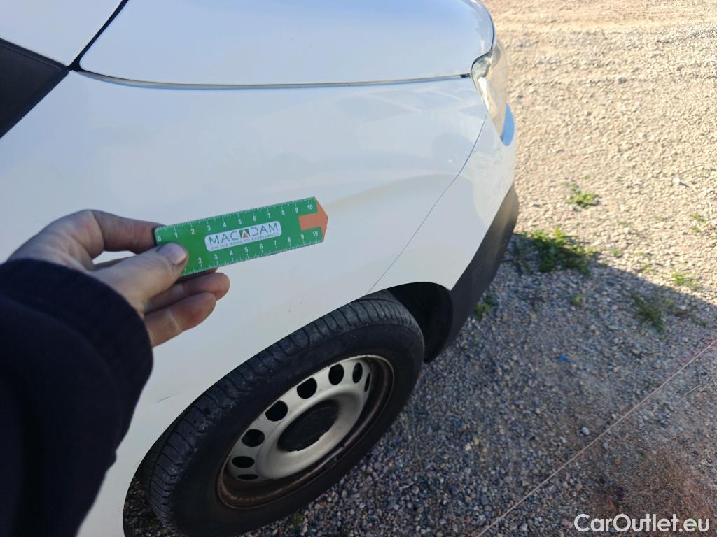  Citroen  Berlingo CITROEN  / 2018 / 4P / combi Talla M BlueHDi 100 S&S LIVE (AC) #28