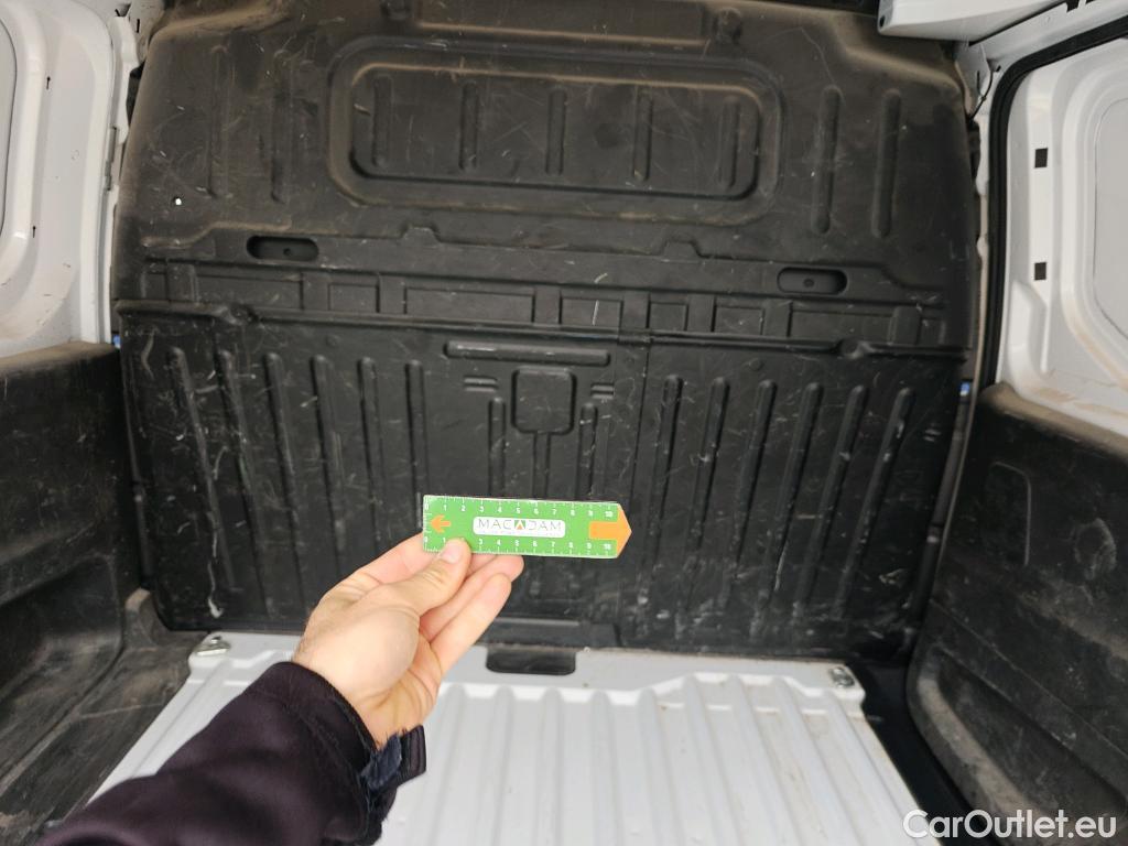  Peugeot  Partner PEUGEOT  / 2018 / 4P / furgón derivado de turismo Premium Standard 600kg BlueHDi 73kW (AC) #42