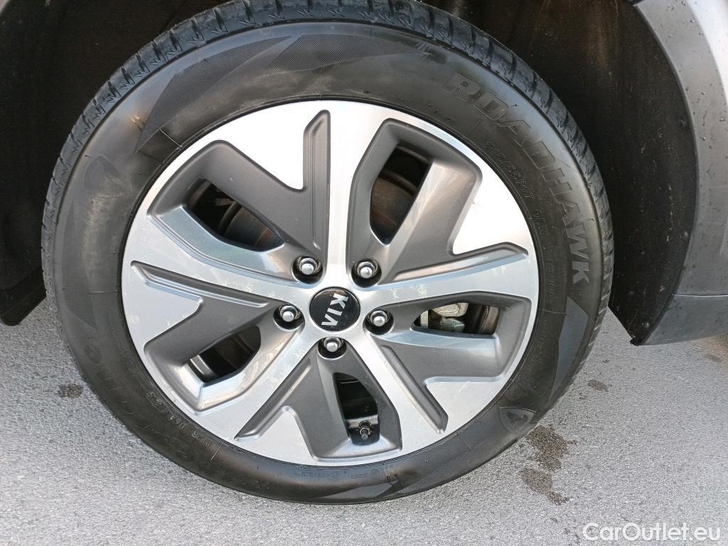  KIA  Niro KIA e- / 2016 / 5P / crossover e- 150kW (204CV) Drive (Long Range) #4