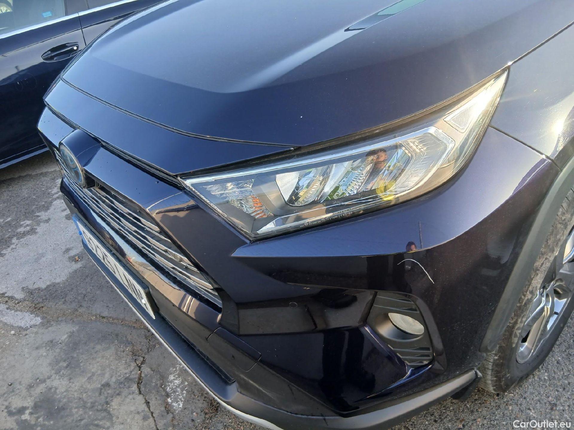  Toyota  RAV4 TOYOTA  / 2018 / 5P / todoterreno 2.5l 220H Advance #8