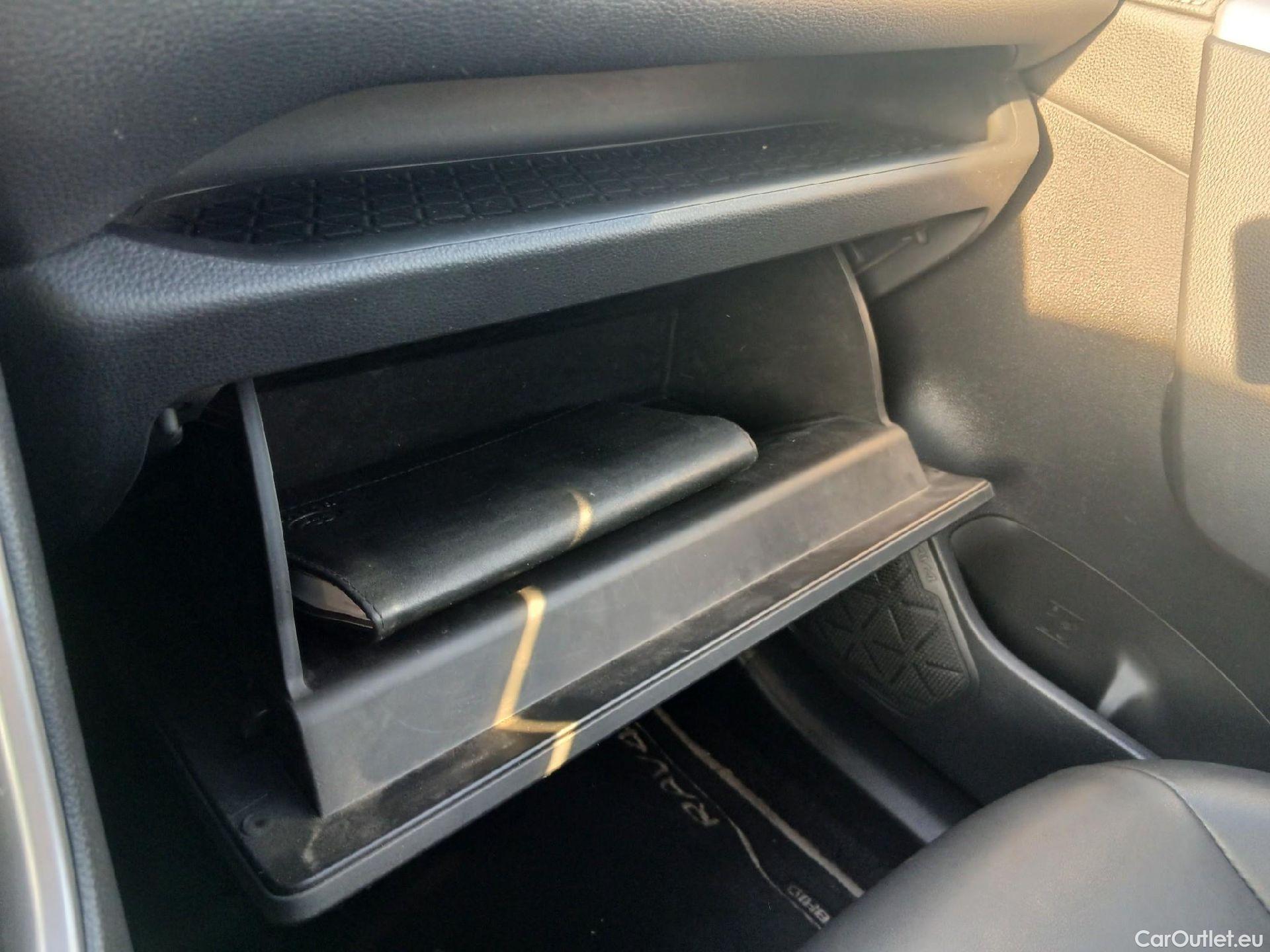  Toyota  RAV4 TOYOTA  / 2018 / 5P / todoterreno 2.5l 220H Advance #1