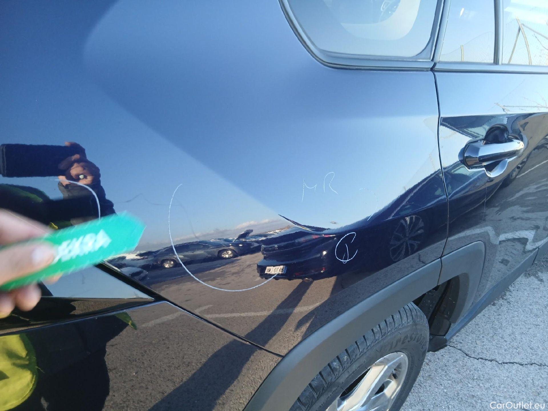  Toyota  RAV4 TOYOTA  / 2018 / 5P / todoterreno 2.5l 220H Advance #26