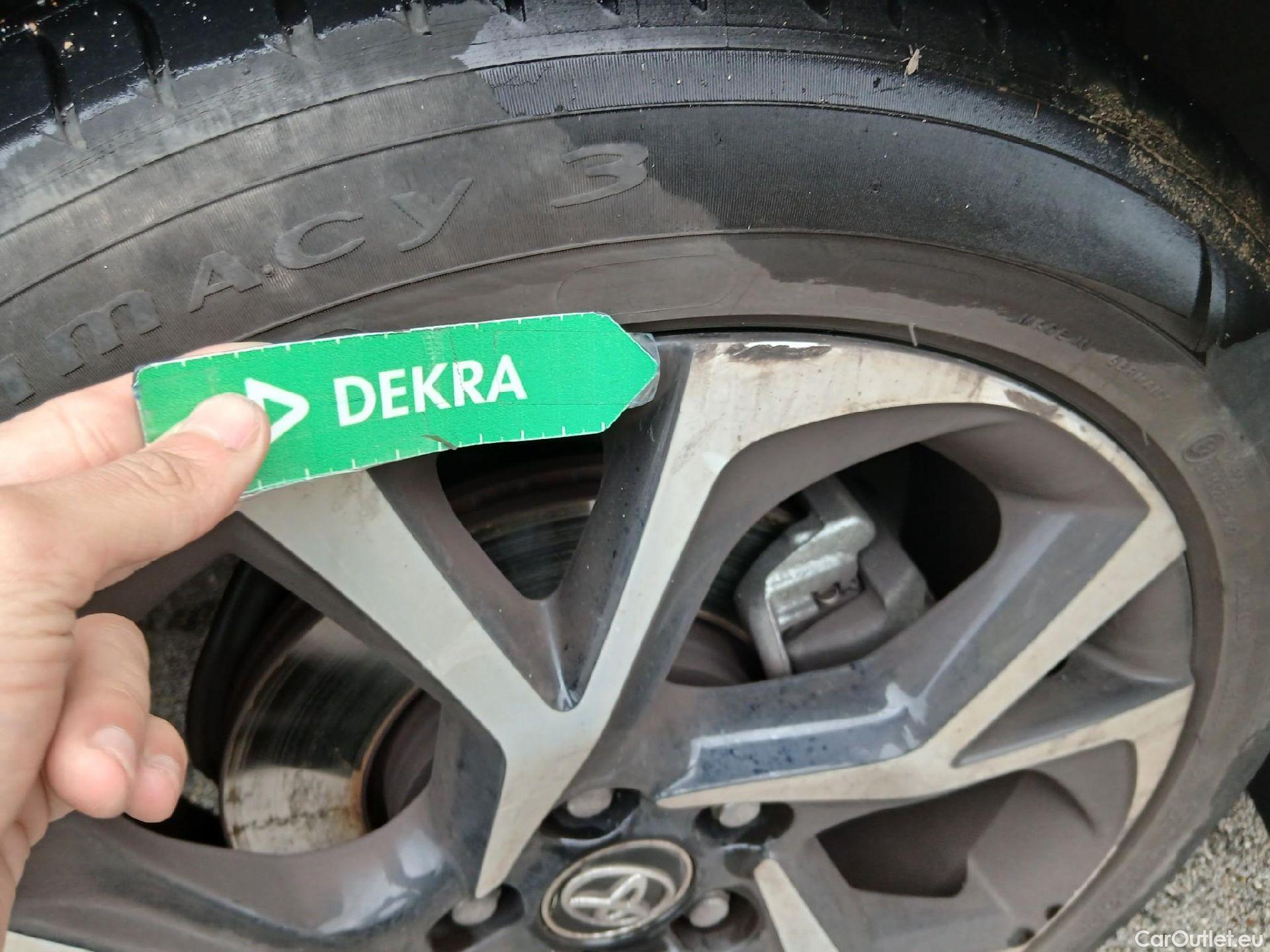  Toyota  C-HR TOYOTA  / 2016 / 5P / todoterreno 1.8 125H Advance (CX) #21