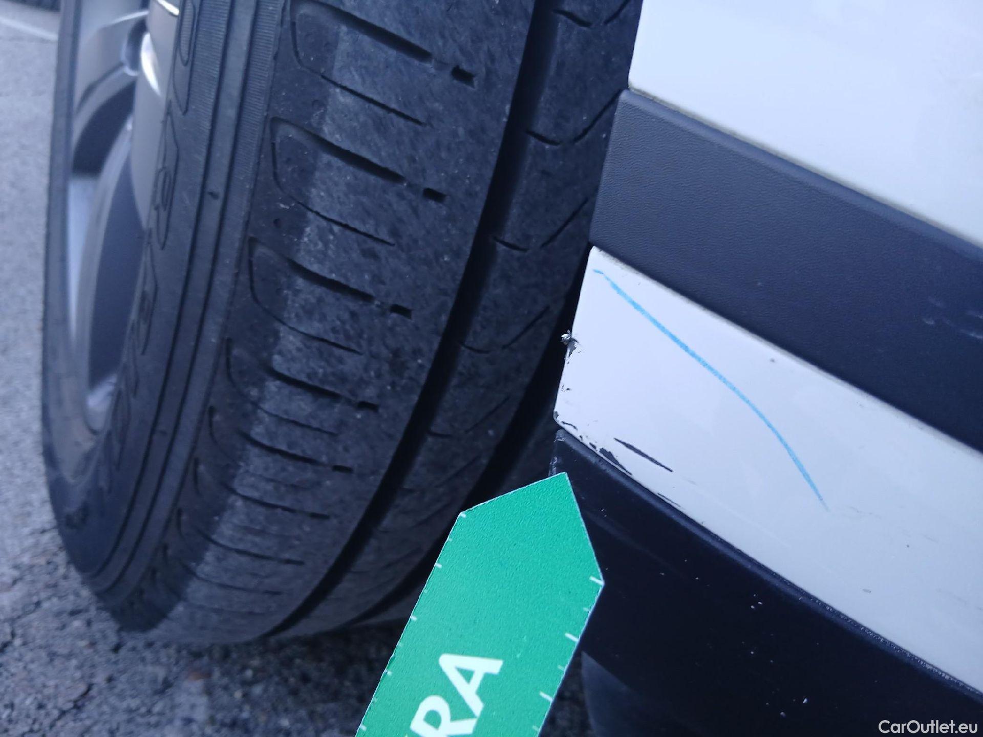  Land Rover  Range Rover LAND ROVER  Velar / 2017 / 5P / todoterreno 2.0 D180 132kW (180CV) S 4WD Auto #6