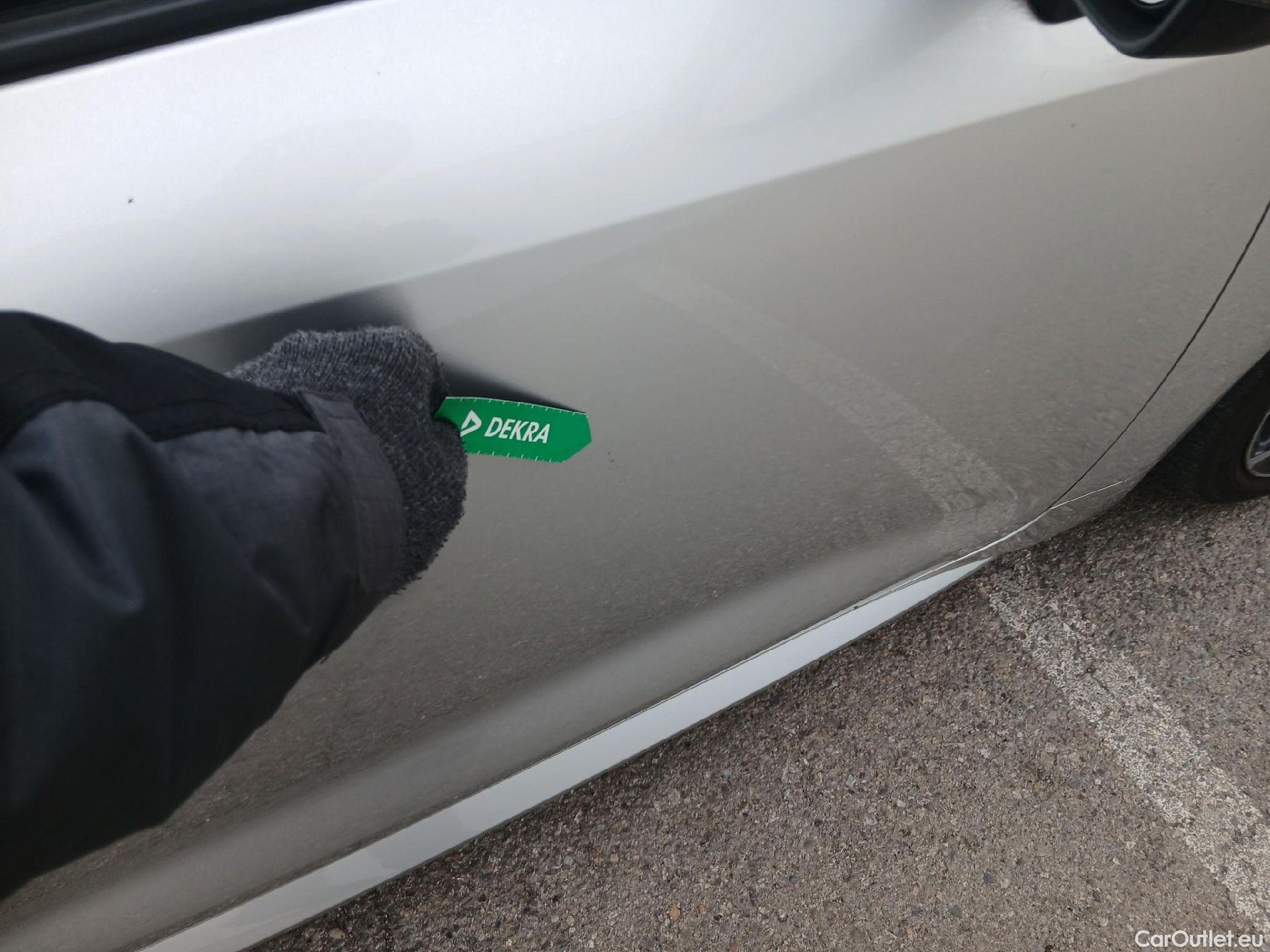  Toyota  Corolla TOYOTA  / 2019 / 5P / berlina con portón 2.0 180H ADVANCE E-CVT #15