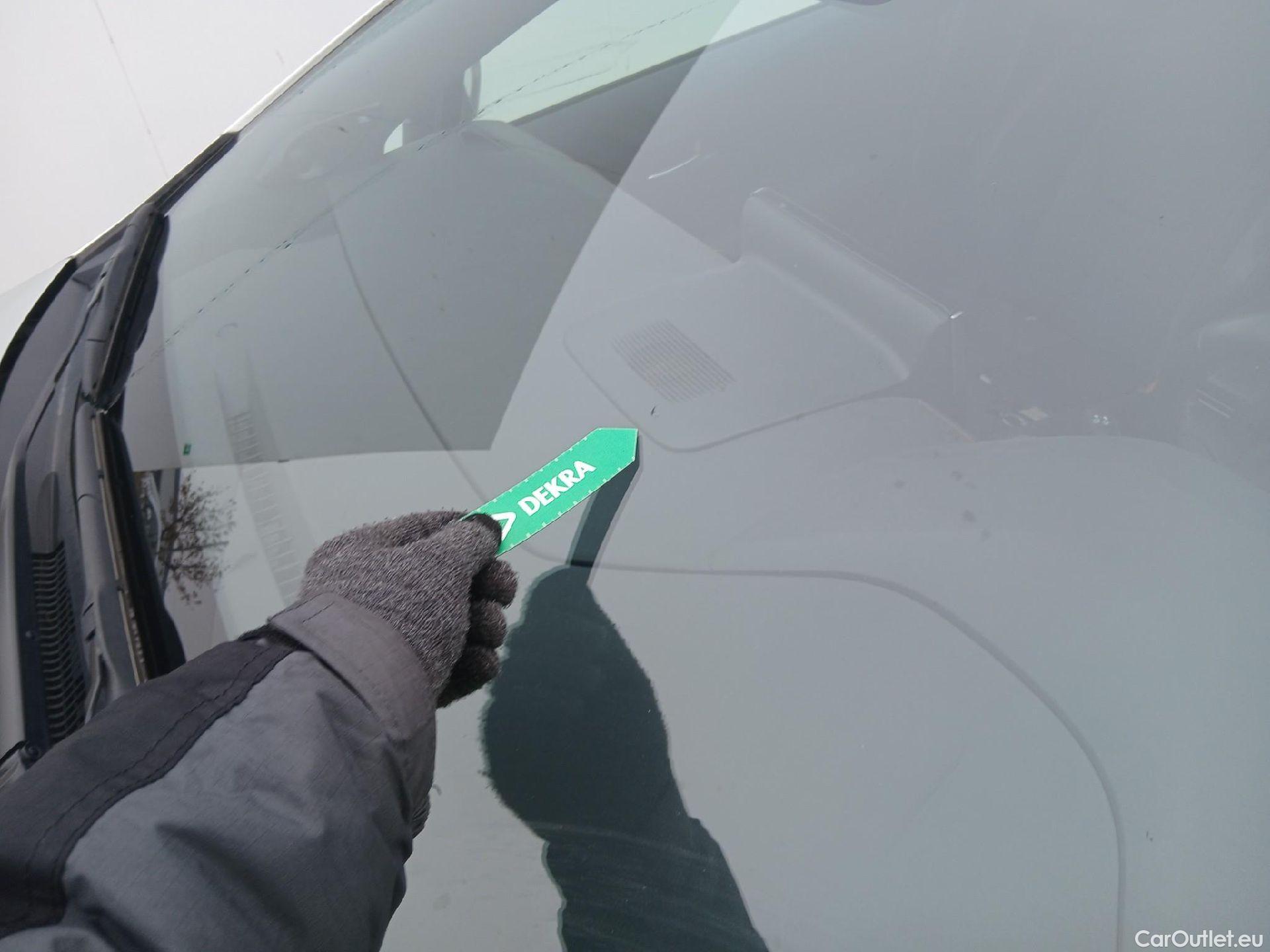  Toyota  Corolla TOYOTA  / 2019 / 5P / berlina con portón 2.0 180H ADVANCE E-CVT #2