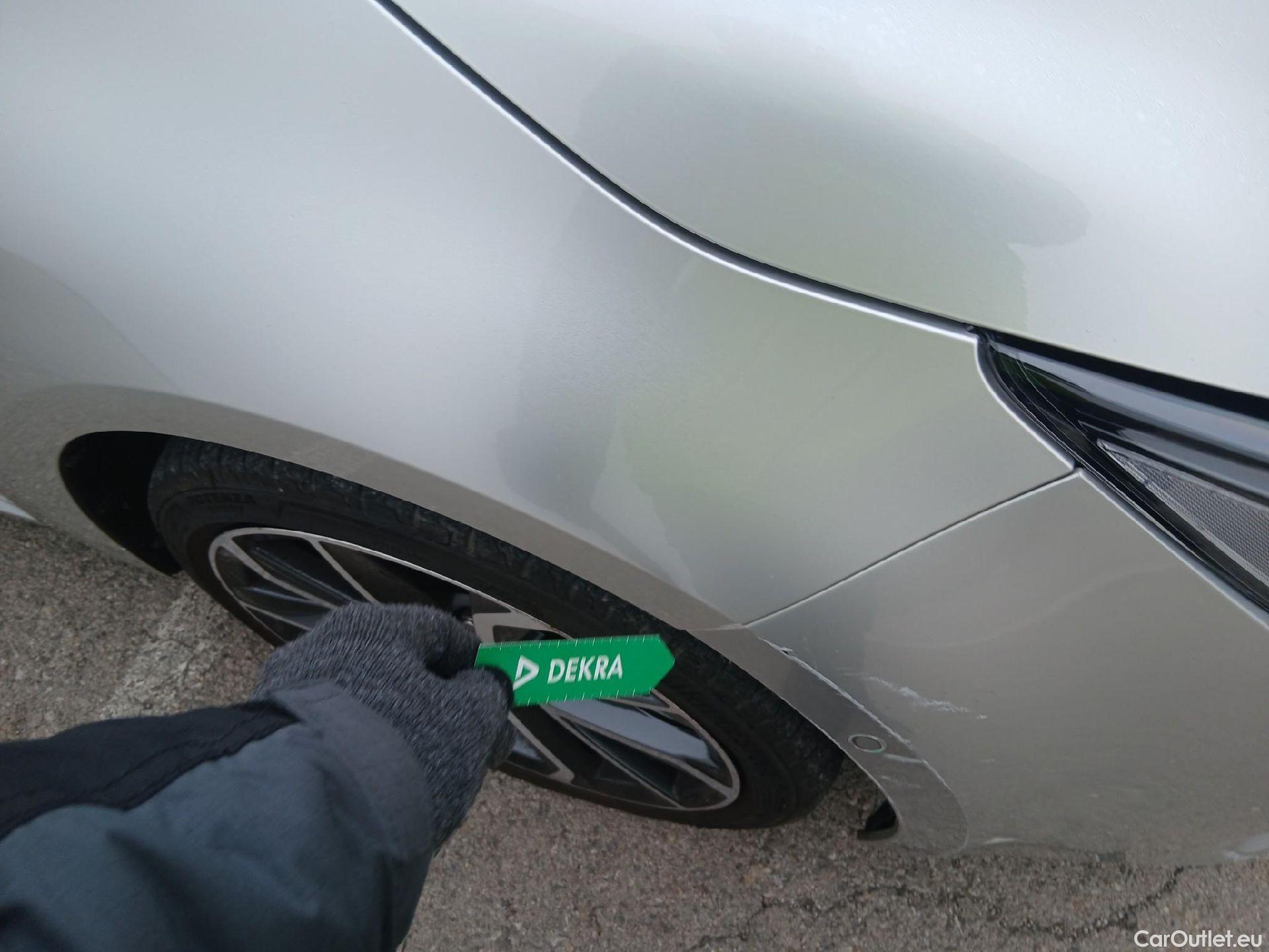  Toyota  Corolla TOYOTA  / 2019 / 5P / berlina con portón 2.0 180H ADVANCE E-CVT #18