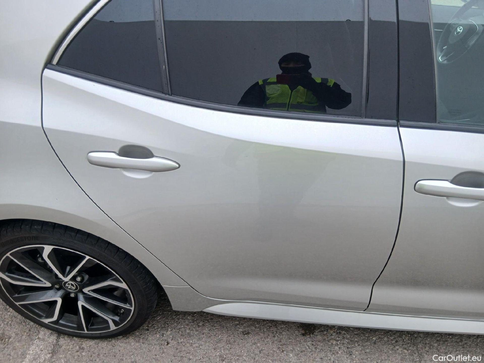  Toyota  Corolla TOYOTA  / 2019 / 5P / berlina con portón 2.0 180H ADVANCE E-CVT #14