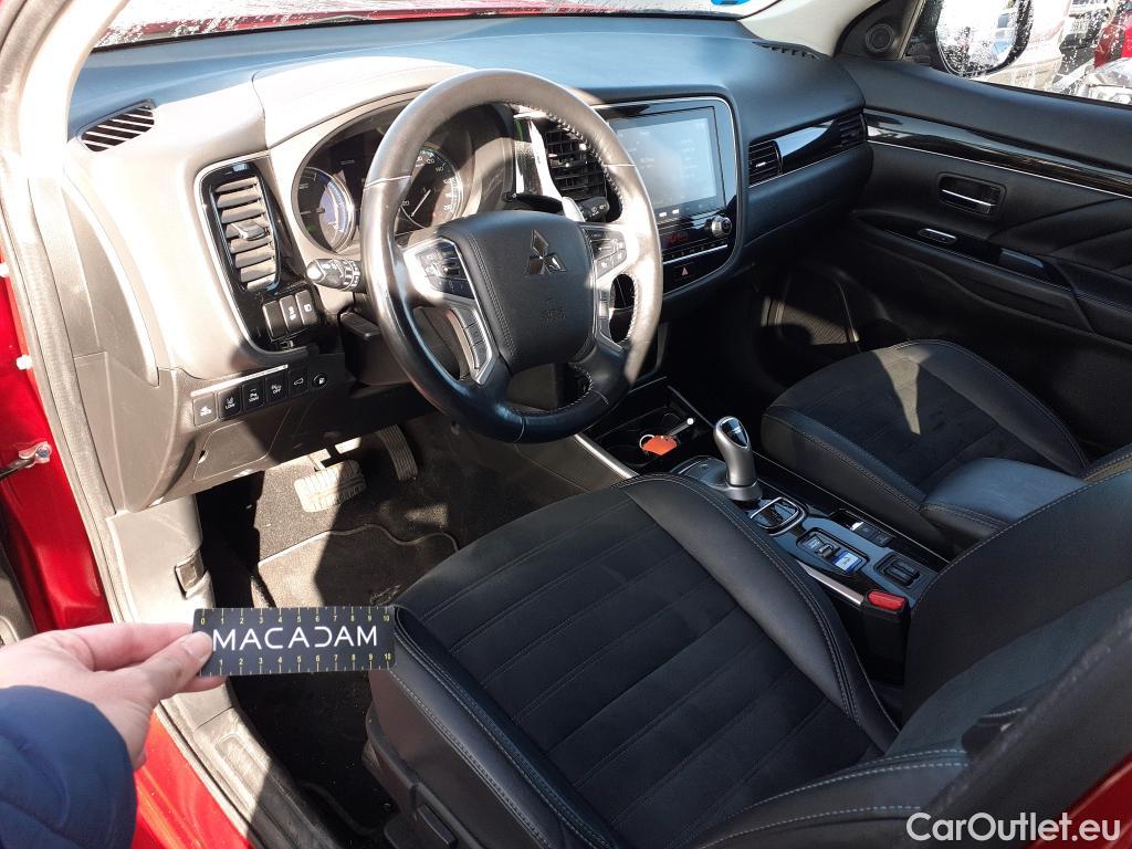  Mitsubishi  Outlander MITSUBISHI  / 2015 / 5P / todoterreno 2.4 PHEV Kaiteki Auto 4WD #30