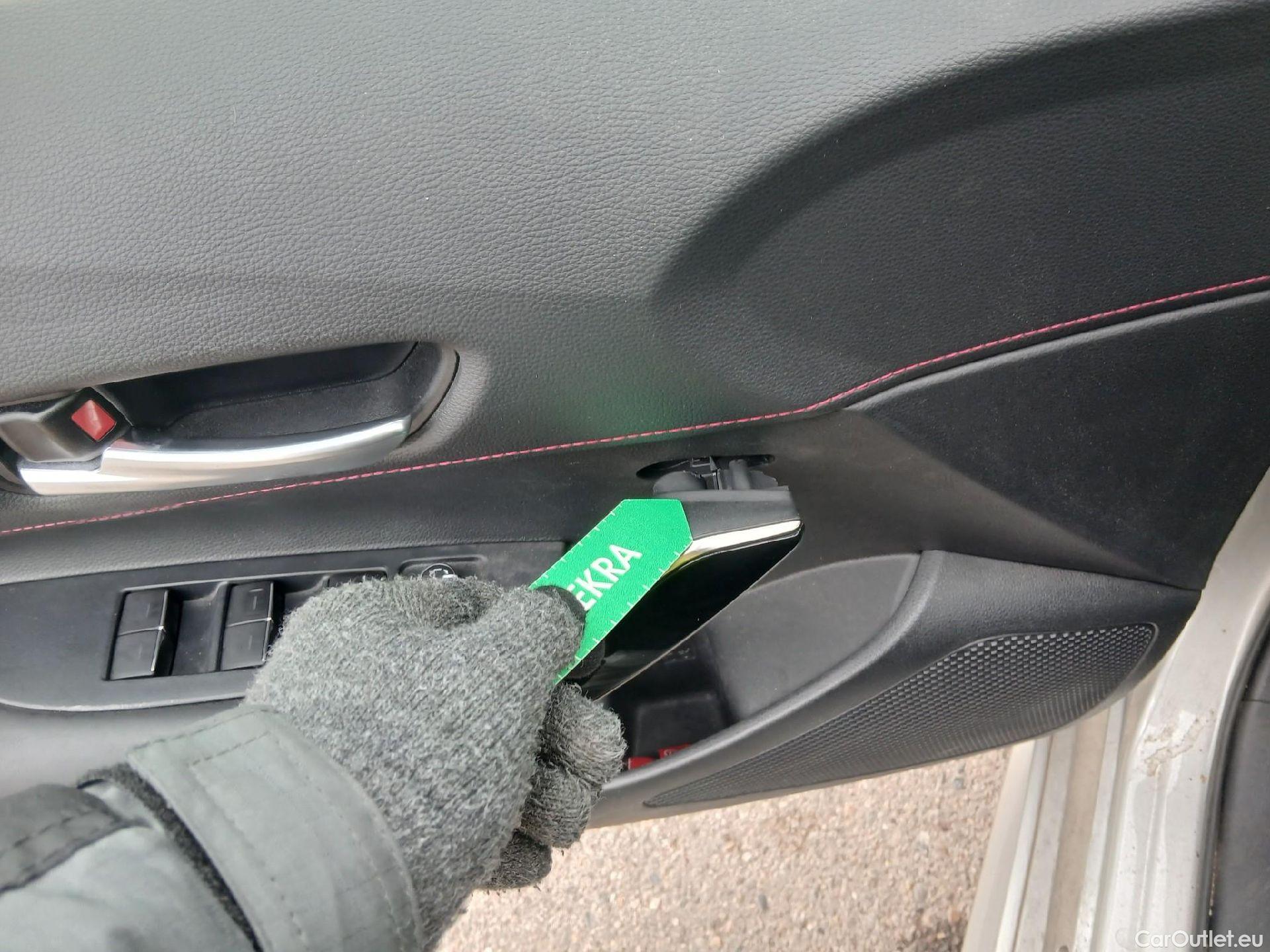  Toyota  Corolla TOYOTA  / 2019 / 5P / berlina con portón 2.0 180H ADVANCE E-CVT #21