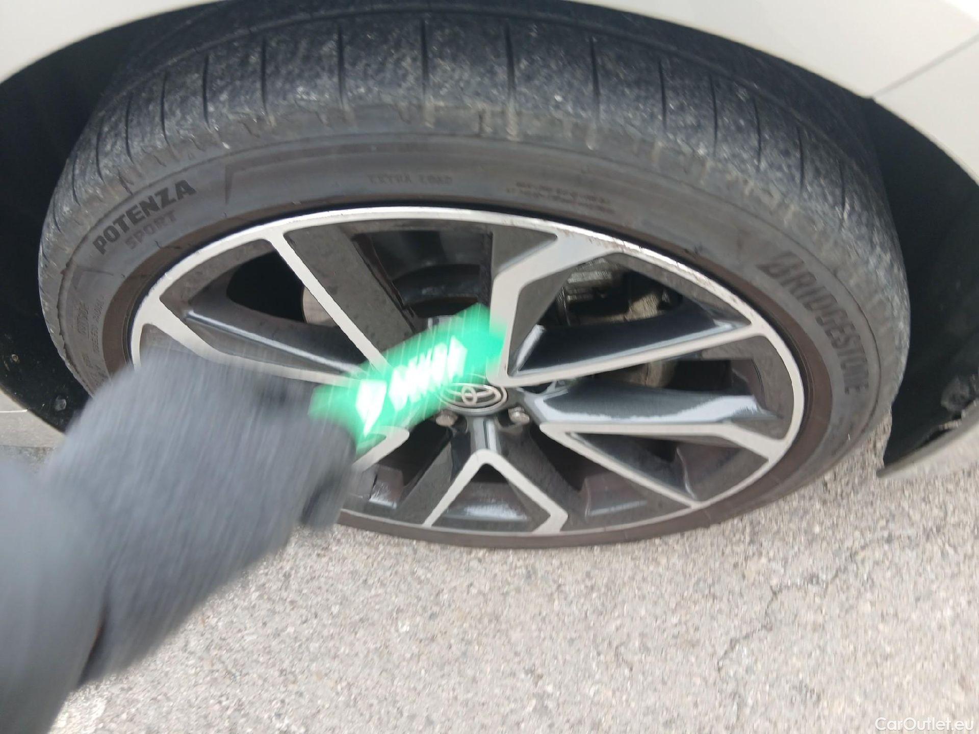  Toyota  Corolla TOYOTA  / 2019 / 5P / berlina con portón 2.0 180H ADVANCE E-CVT #19