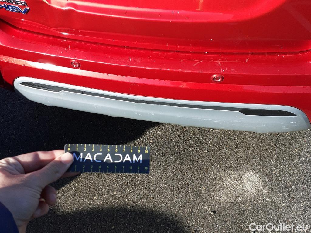  Mitsubishi  Outlander MITSUBISHI  / 2015 / 5P / todoterreno 2.4 PHEV Kaiteki Auto 4WD #18