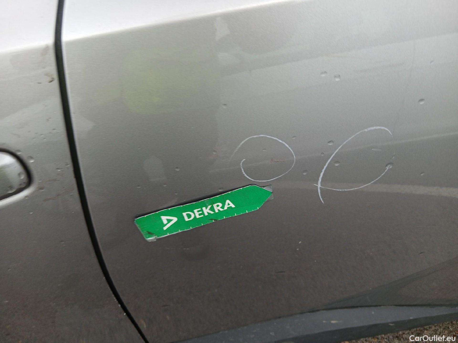  Toyota  C-HR TOYOTA  / 2016 / 5P / todoterreno 1.8 125H Advance (CX) #9