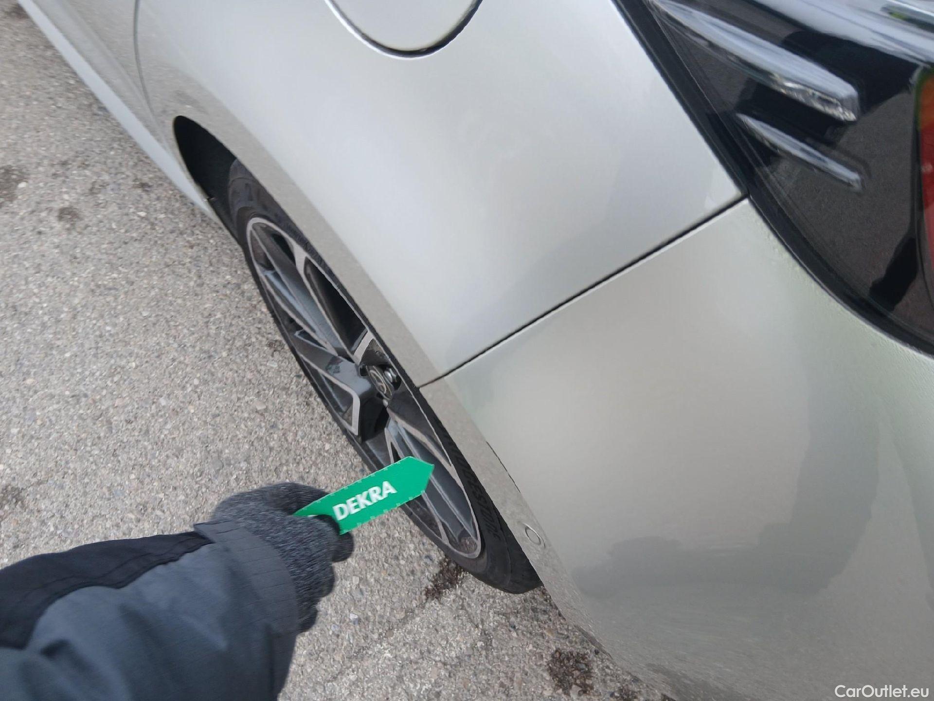  Toyota  Corolla TOYOTA  / 2019 / 5P / berlina con portón 2.0 180H ADVANCE E-CVT #6