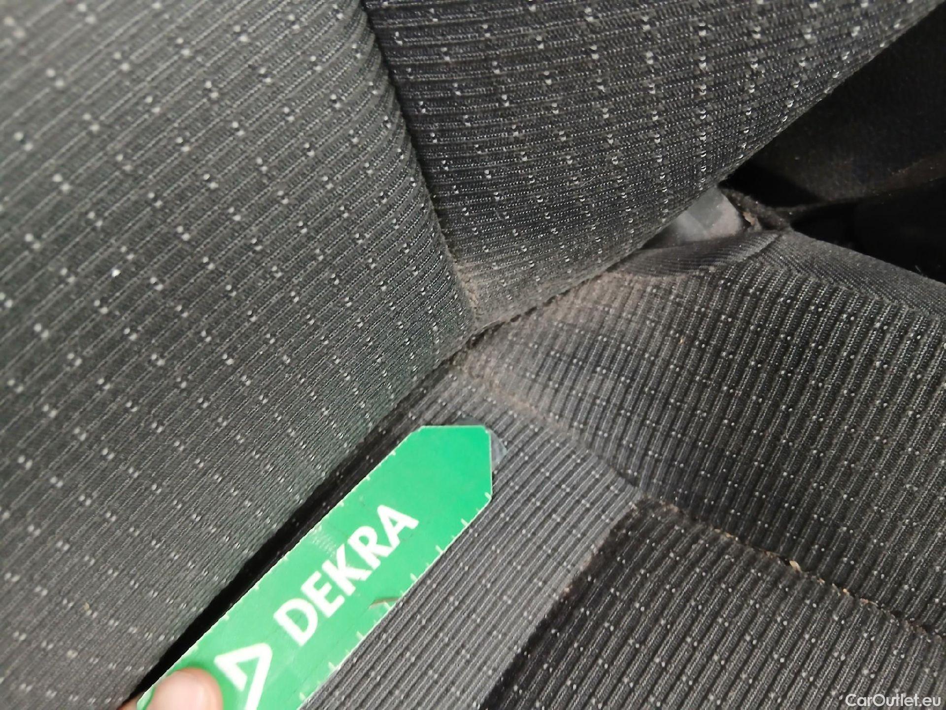  Toyota  C-HR TOYOTA  / 2016 / 5P / todoterreno 1.8 125H Advance (CX) #19