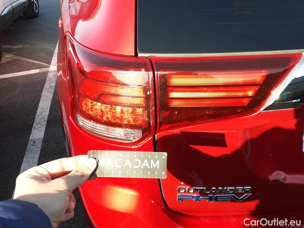  Mitsubishi  Outlander MITSUBISHI  / 2015 / 5P / todoterreno 2.4 PHEV Kaiteki Auto 4WD #32