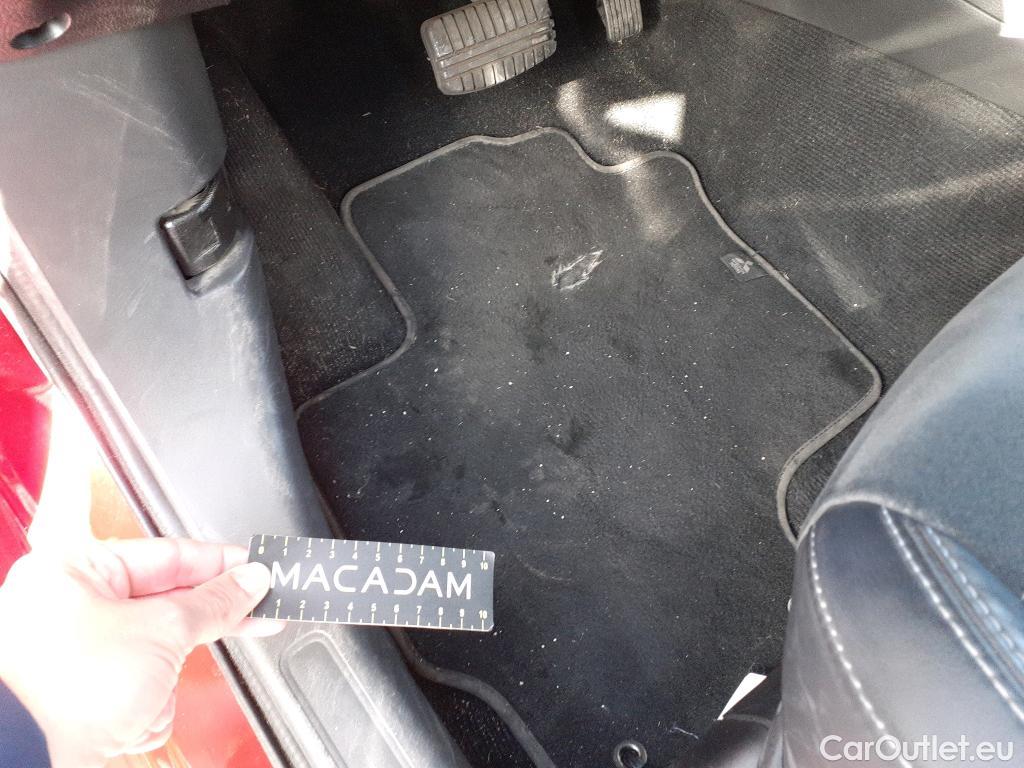  Mitsubishi  Outlander MITSUBISHI  / 2015 / 5P / todoterreno 2.4 PHEV Kaiteki Auto 4WD #31