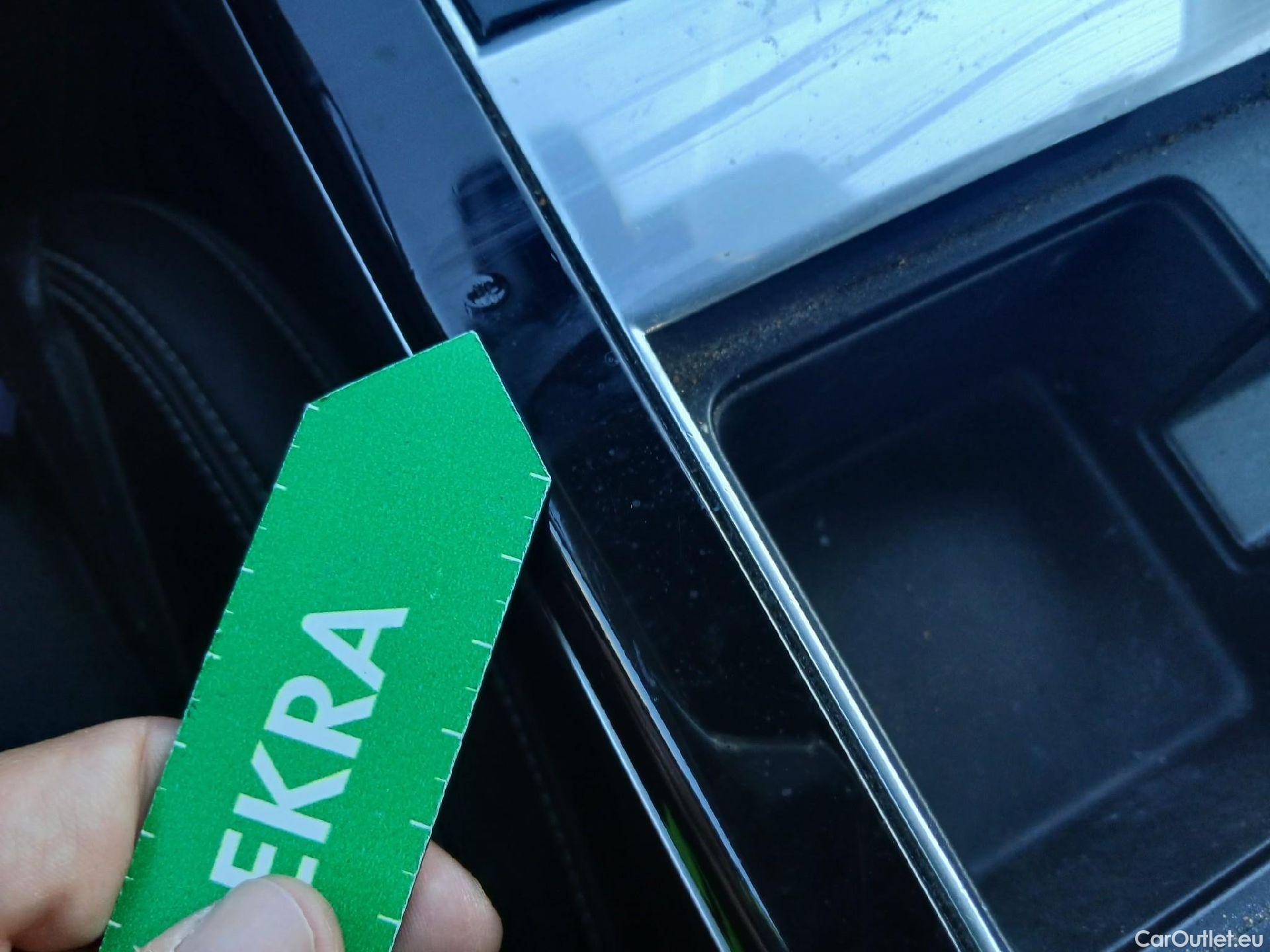  Land Rover  Range Rover LAND ROVER  Velar / 2017 / 5P / todoterreno 2.0 D180 132kW (180CV) S 4WD Auto #4