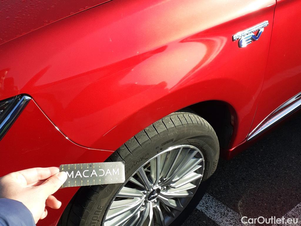  Mitsubishi  Outlander MITSUBISHI  / 2015 / 5P / todoterreno 2.4 PHEV Kaiteki Auto 4WD #20