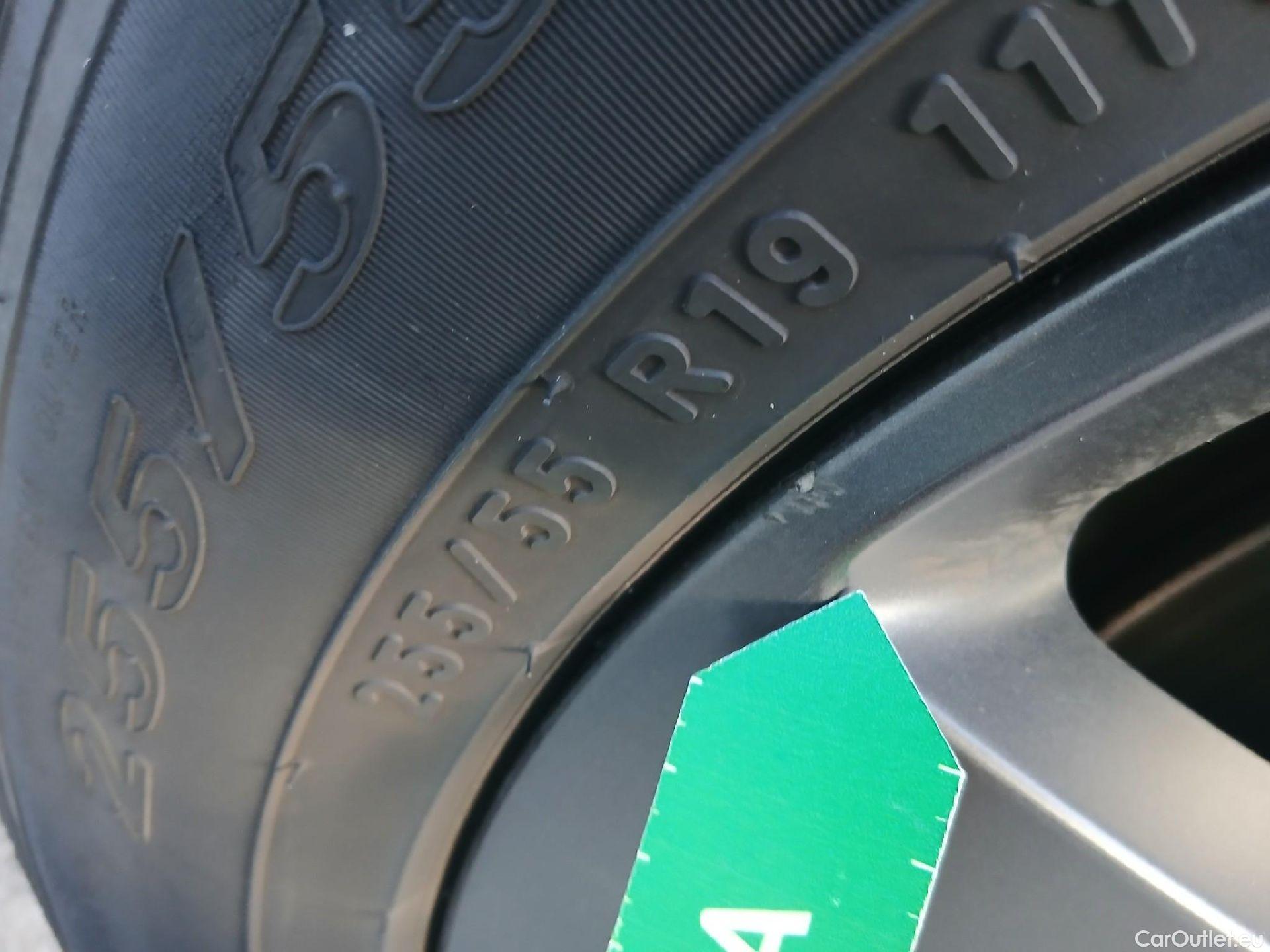  Land Rover  Range Rover LAND ROVER  Velar / 2017 / 5P / todoterreno 2.0 D180 132kW (180CV) S 4WD Auto #46